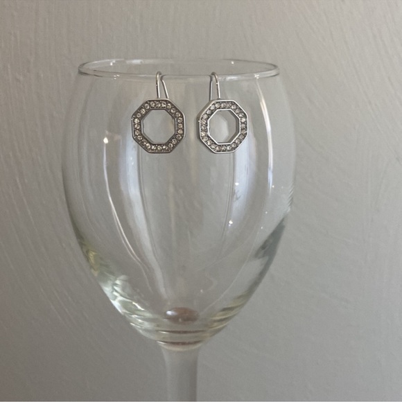 White House Black Market - Picture 2 of 5